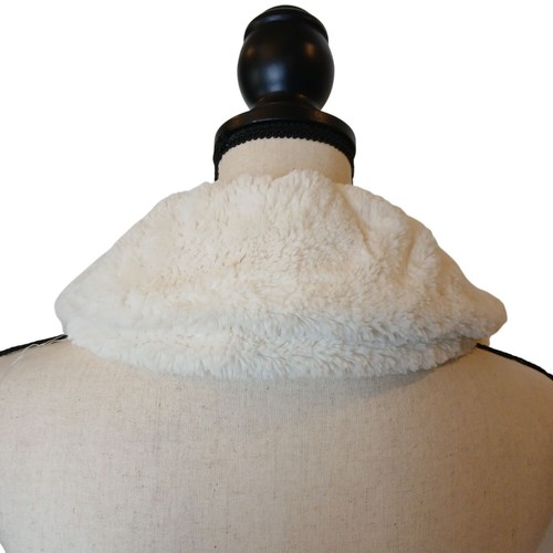 Cejon Faux Fur Scarf Ruffled White Soft Cozy 100% Poly 7 x 65" Unstretched #D-33 - Picture 5 of 6