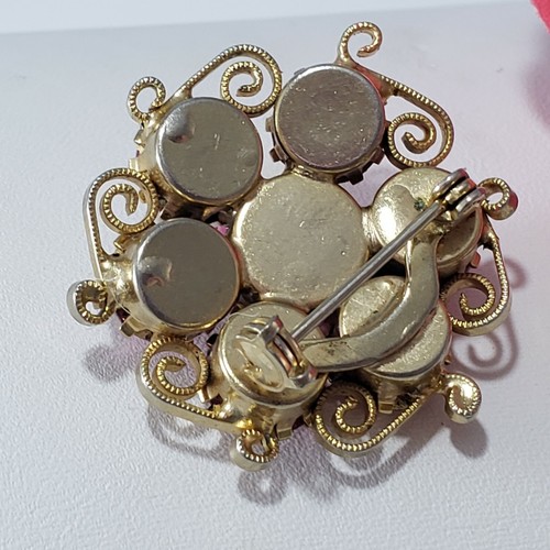 Vintage Brooch Pin Gold Tone Cluster Pink Crystals Tiered Filigree Prong - Picture 4 of 4
