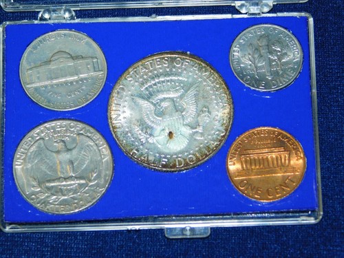 JUEGO DE 2 JUEGOS DE 1965 Y 1966 COMO NUEVOS con MONEDA DE MEDIO DÓLAR 40% PLATA - Imagen 6 de 11