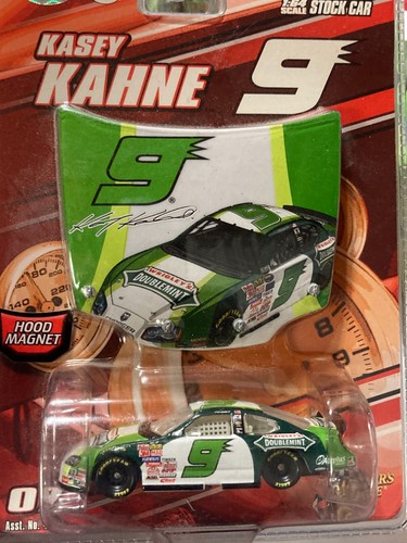 Coche Winners Circle Kasey Kahne 2007 doble menta 1/64 con imán de capó - Imagen 1 de 4