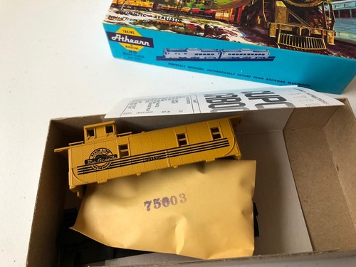 Athearn #1258 Cupola Caboose Rio Grande 01439 Yellow Unassembled Kit - Picture 3 of 5