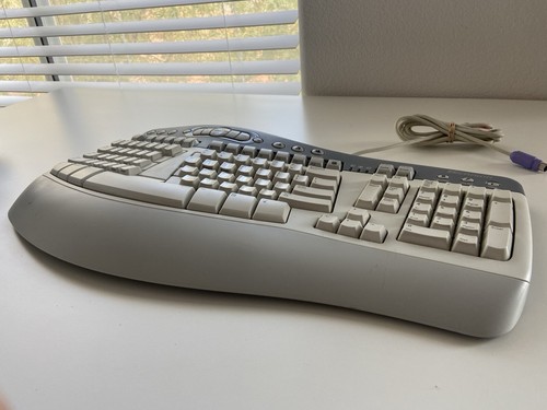 Microsoft Natural Multimedia Keyboard 1.0a RT9470 - Picture 2 of 6