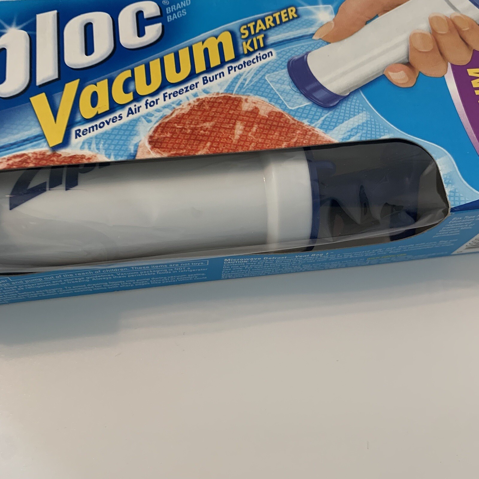 Ziploc Vacuum Starter Kit NEW With Pump And 3 Quart Size Freezer Bags