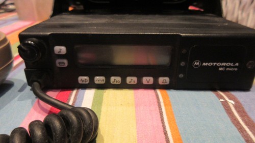 CB MOTOROLA modele MAU24EZA9 avec micro, cable d'alimentation POUR PIECES