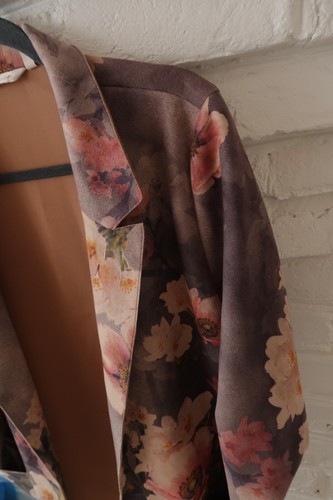 Damenblazer weiche Umrandung geblümt Größe Medium Wildlederimitat vorne offen Boho - Bild 6 von 11