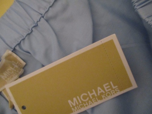 NUEVO CON ETIQUETAS BLUSA CAMPESINA MICHAEL KORS AZUL NUBE MEZCLA ALGODÓN ALTO HOMBRO BAJO $99. - Imagen 6 de 10