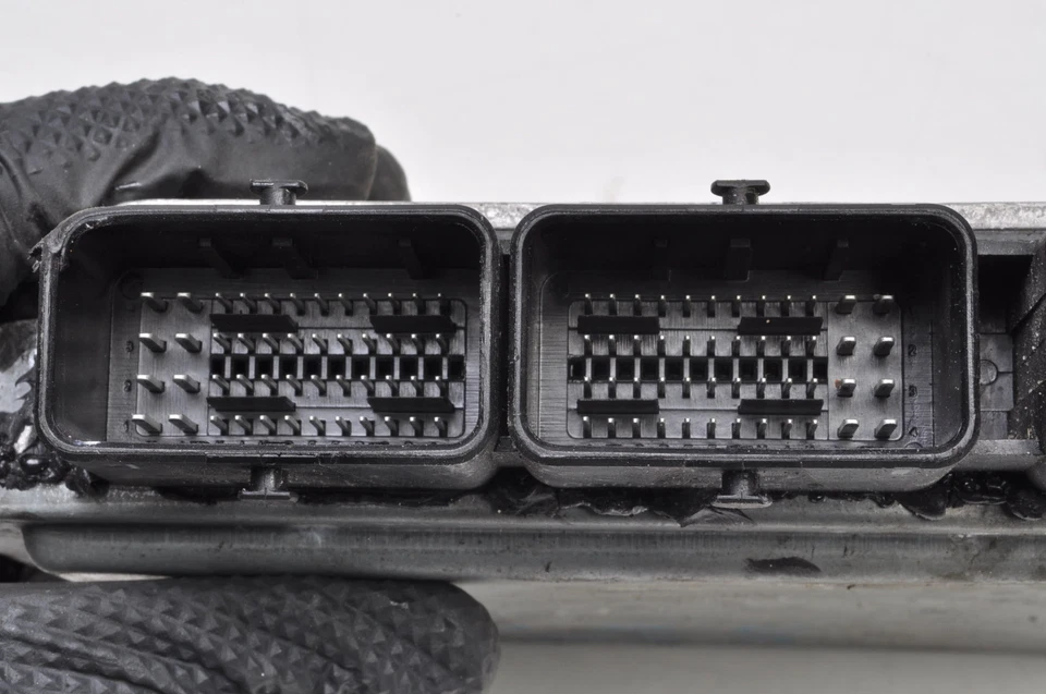 VOLVO S40 II 2.0 D 136CV Centralina Motore 31211071AA - Immagine 3 di 4