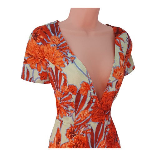 PRETTYLITTLETHING Damen Blumen Minikleid tiefer V-Ausschnitt Rüschensaum Größe 8 - Bild 6 von 19
