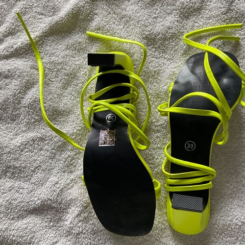 Ladies Green Strap Shoes Size 39 ! - Picture 3 of 3