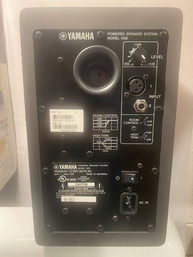 Yamaha HS5 5" Two-Way Bass-Reflex Bi-Amplified Nearfield Powered Studio Monitor - Picture 6 of 11