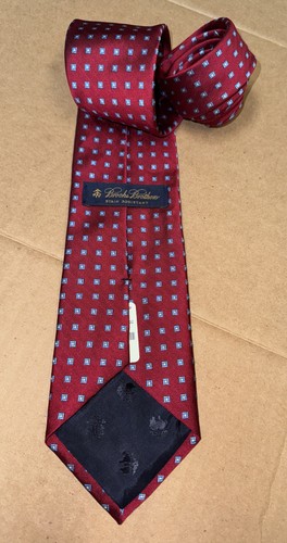 Brooks Brothers Made In USA Burgundy Herringbone w/Blue Squares Classic Silk Tie - Picture 4 of 8