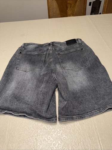 Judy Blue Shorts Women's Size 2XL Grey Denim Grunge Acid Wash - Picture 7 of 8