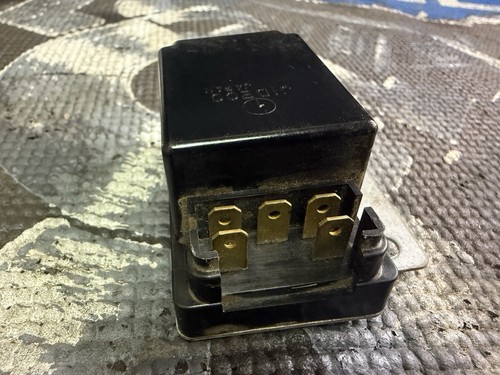 Camión Nissan Datsun 720 1980 amplificador con relé limpiaparabrisas P/N 2851001W00 fabricante de equipos originales - Imagen 2 de 6