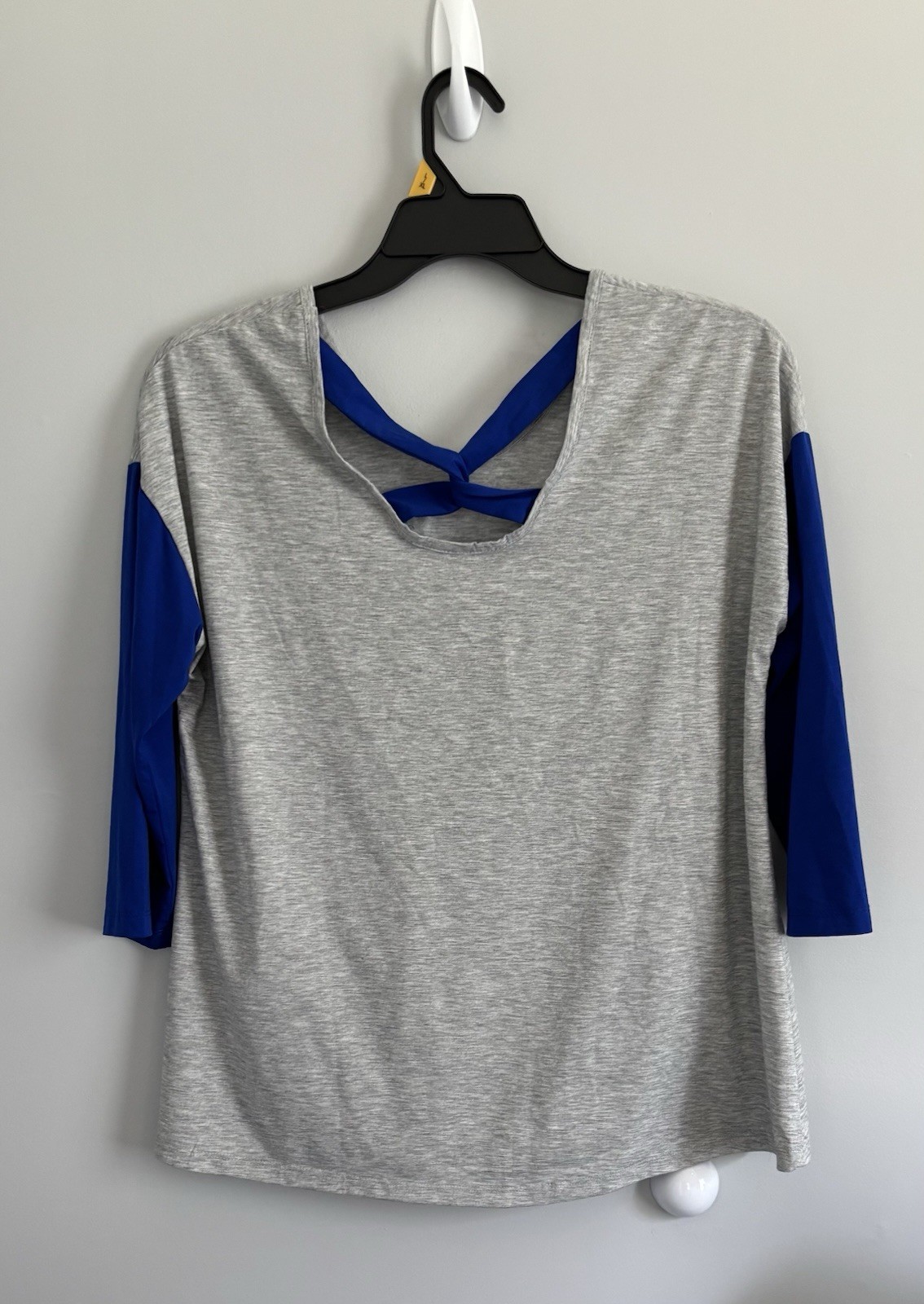 Live Well Active Top Women’s Size Large Grey With Royal Blue 3/4 Sleeves