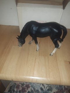 Breyer Traditional Model Horse GRAZING MARE #142 Semigloss Black