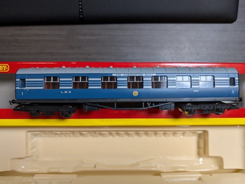 Hornby 3 x LMS Coronation Scot Reisebusse R44127A R4128A R4128C - Bild 3 von 9