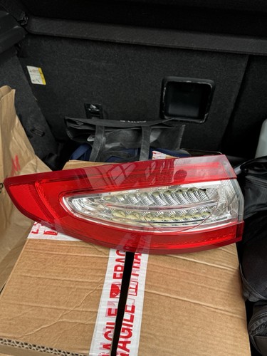 Ford Mondeo MK5 2015 Saloon Tail Light Set (Left Inner + Outer) - Damaged - Picture 8 of 8