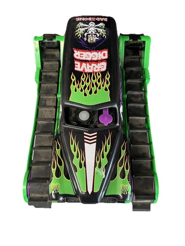 Monster Jam Official Grave Digger Trax All-Terrain Truck Powers On *No Remote*