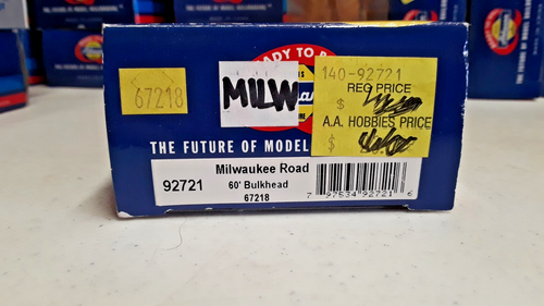 Athearn HO Scale Milwaukee Road 60' Bulkhead Flatcar w/Lumber Load (AA-183 - Picture 8 of 10