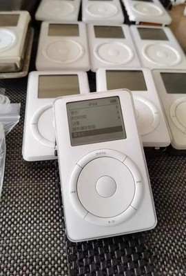 Apple iPod classic 第2世代　10GB Apple IPod Classic 2nd Gen 10Gb NEW BATTERY White Fast