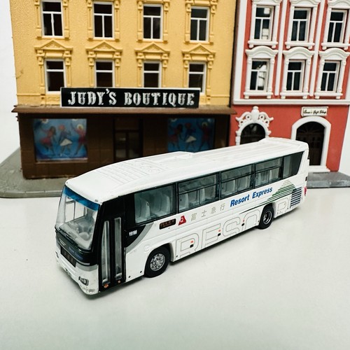Tomytec N Gauge 1:150 Railway Scale Diorama Plastic Holiday Coach Bus Model
