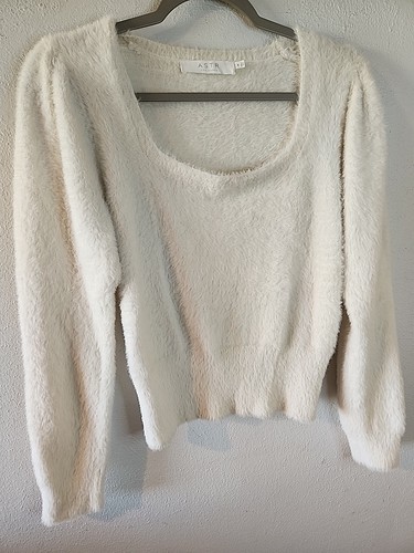 ASTR The Label Womens Fuzzy Knit Sweater Crop Top Long Sleeve White Medium Fall - Picture 2 of 4