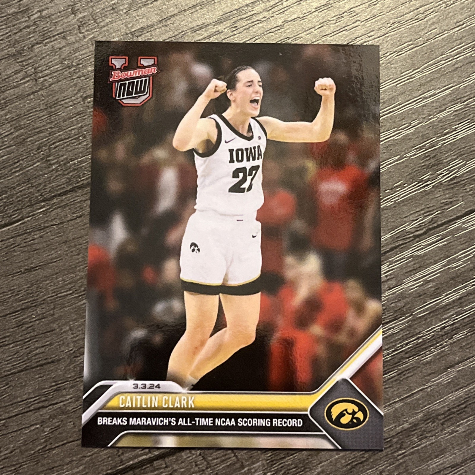 2023/24 Topps Now BOWMAN U 61 CAITLIN CLARK breaks MARAVICH RECORD IOWA IN HAND