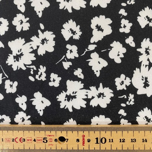 SALE 100 % Polyester Ton in Ton schwarz/weiß Soft Touch Floral - 145 cm/58" breit - Bild 5 von 5