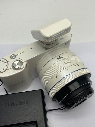 Samsung NX1100 20.3MP Digital Camera - White + ED 20-50mm Lens With Battery - Picture 2 of 4