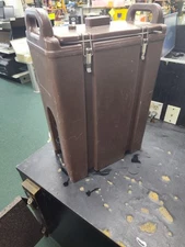 CAMBRO 500LCD 4.75 Gallon Hot & Cold Beverage Dispenser. BROWN