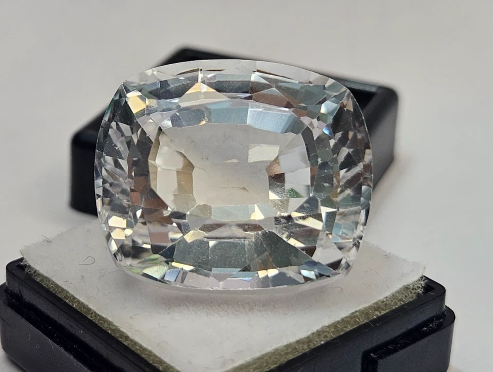 Colgante NATURAL Corte Cojín 68+ Ct Zafiro Blanco Tamaño Piedra preciosa suelta FR-332 Foto 2 de 4