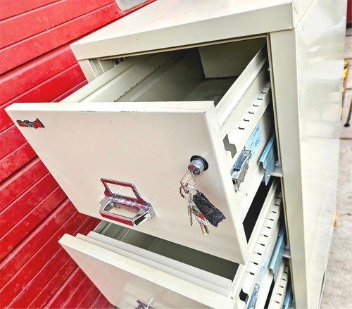 32"x22"x53" Fire King FIREPROOF R-3691 4 SCHUBLADEN AKTENSCHRANK & SCHLÜSSEL VIDEO ANSEHEN - Bild 13 von 19