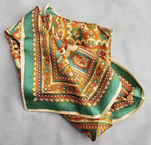 Bufanda clásica vintage dorada y verde cachemira 27" x 26" A1022 - Imagen 4 de 5