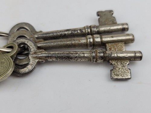 x4 Chiavi Vintage Made in Russwin USA Doppio Drago #R21614 Ottone Antico - Foto 3 di 8