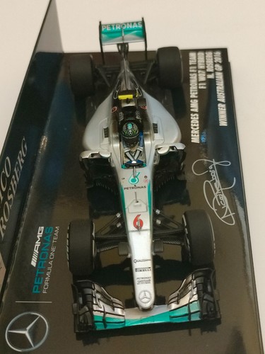1:43 Minichamps Nico Rosberg Mercedes GP W07 2016 Australian GP - Picture 2 of 3