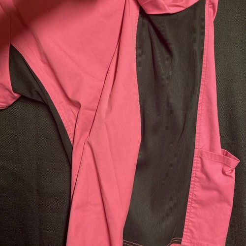 Blusa Médica Scrubstar para Mujer Talla L Manga Corta Cuello en V Bolsillos Rosa Negra Elastizada - Imagen 11 de 12