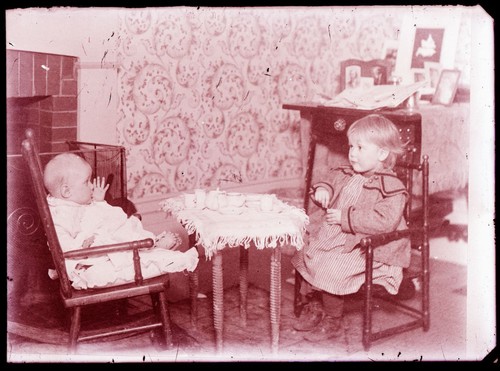 LATE 1800s or EARLY 1900s GLASS NEGATIVE,  TWO VERY YOUNG CHILDREN HAVING TEA - Picture 1 of 2
