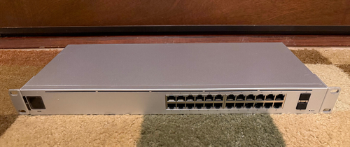 Ubiquiti Networks UniFi USW-24 Gigabit Managed Switch/SFP, 24-Port w/ rack ears