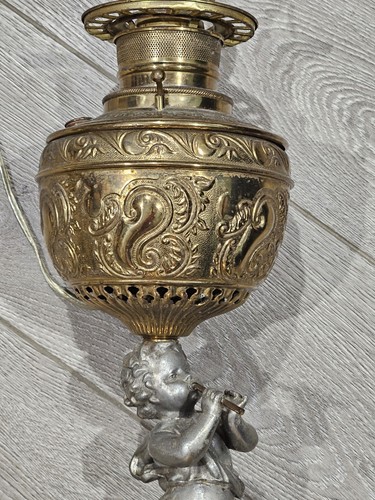 Antique Cherub Electrified Kerosene working Lamp. Beautiful with globe. - Picture 5 of 17