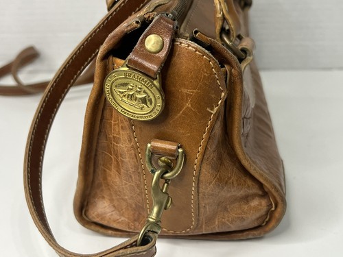 Bolso para mujer Brahmin de cuero marrón reptil texturizado tono dorado herrajes de colección - Imagen 7 de 17