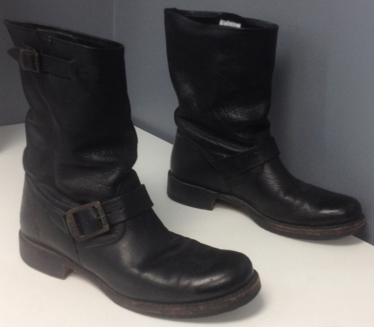 Frye Cuero Negro Puntera rojoonda Doble Hebilla de acento Tire De Moto Bota Talla 9 B4765 Frye Cuero Negro Puntera rojoonda Doble Doble Doble Hebilla de acento Tire De Moto Bota Talla 9 B4765 elige tu favorito