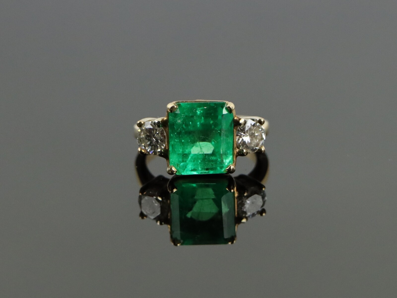 GIA Certified Colombian Emerald and Diamond Ring - Picture 3 of 16
