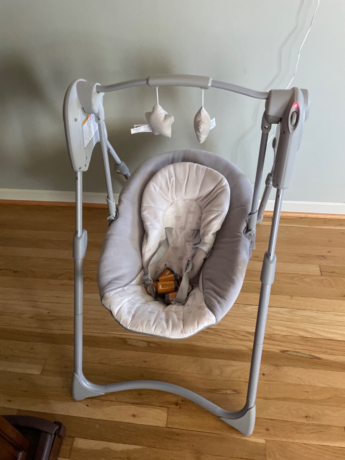 Graco Baby Swing-very gently used. Extra Batteries included