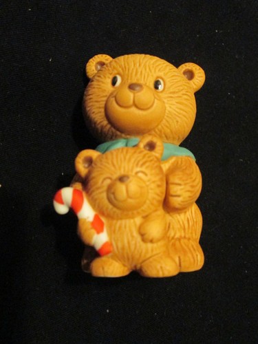 Avon Holiday Hugs Porcelain Bear Figurine Set Of 2 - Picture 4 of 10