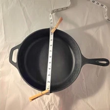 Vintage Lodge Cast Iron Skillet 10" Single Handle Double Pour Pan