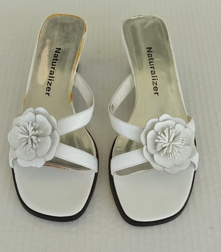 Size 5 Naturalizer Flower White Leather Women's Sandals Slip-On Shoes Low Heels