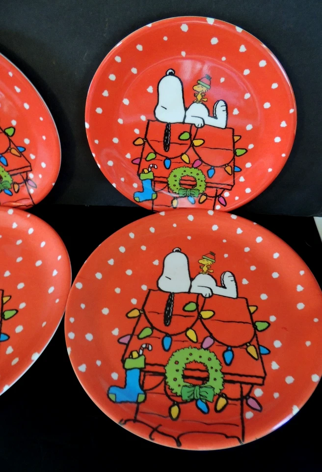 Juego de 4 Platos de Melamina Gibson Navidad Peanuts Snoopy & Woodstock 2 Tamaños Rojo Foto 4 de 4