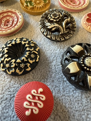 17 Vintage Buffed Celluloid Buttons Flowers Leaves lot Collection - Picture 3 of 9
