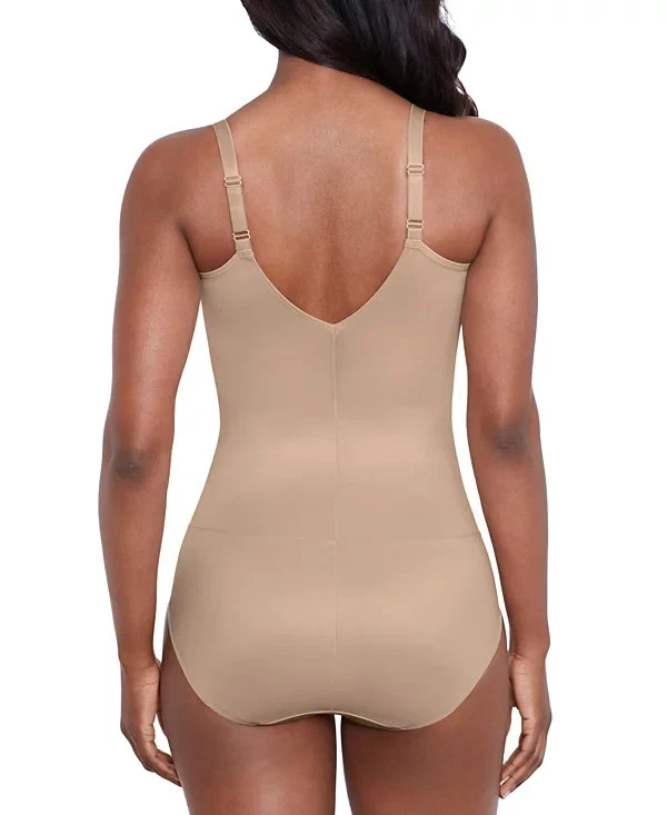 Bodybriefer sem fio Miraclesuit feminino curvas confortáveis controle firme - Bege - M - Imagem 3 de 3