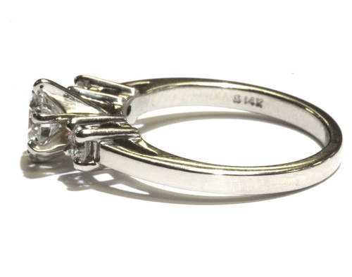 Anillo de compromiso oro blanco 14k .66ct 3 piedras claridad redonda diamante mejorado 3g - Imagen 3 de 7